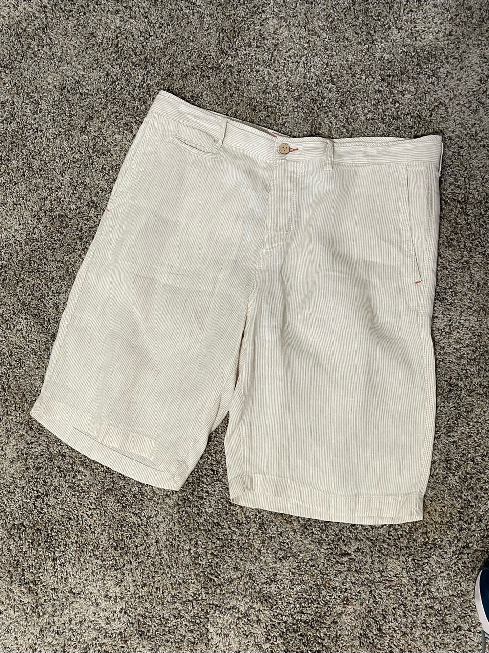 Tommy Bahama Relax  Khaki/  Cream  100% Linen  Flat Front Shorts NWOT size 36